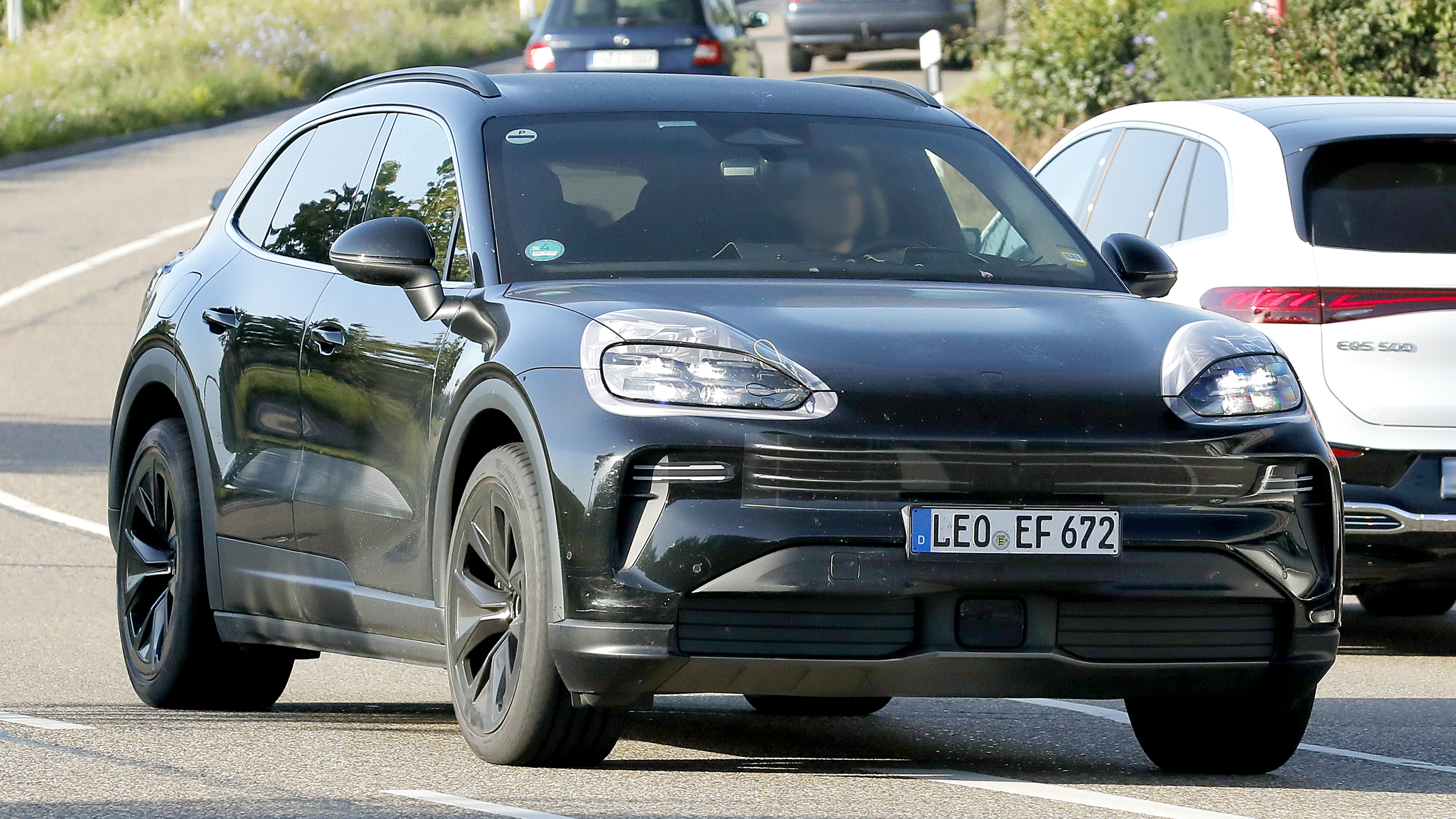 Porsche Cayenne Electric - front 3/4