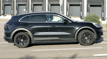 Porsche Cayenne Electric - side profile