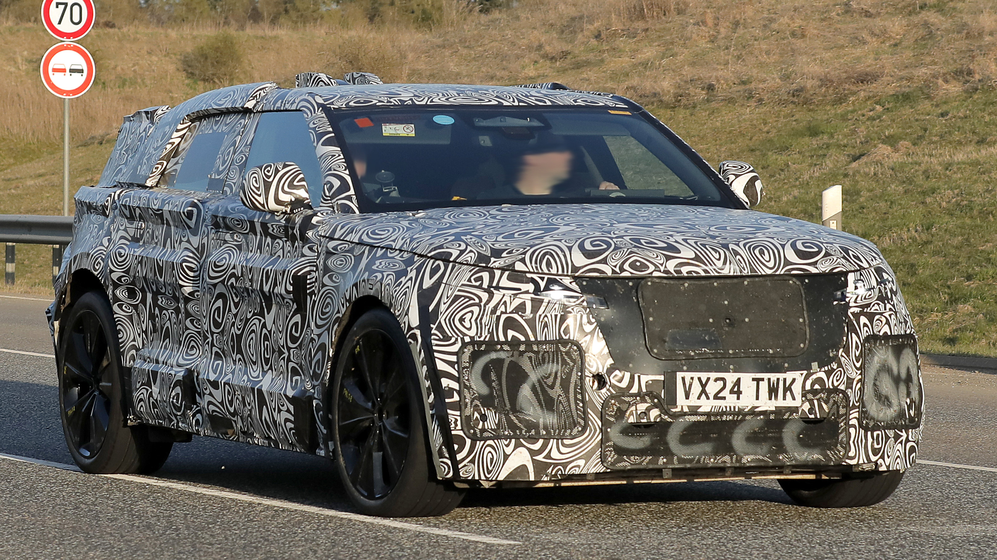 Range Rover Velar EV - spyshot 1