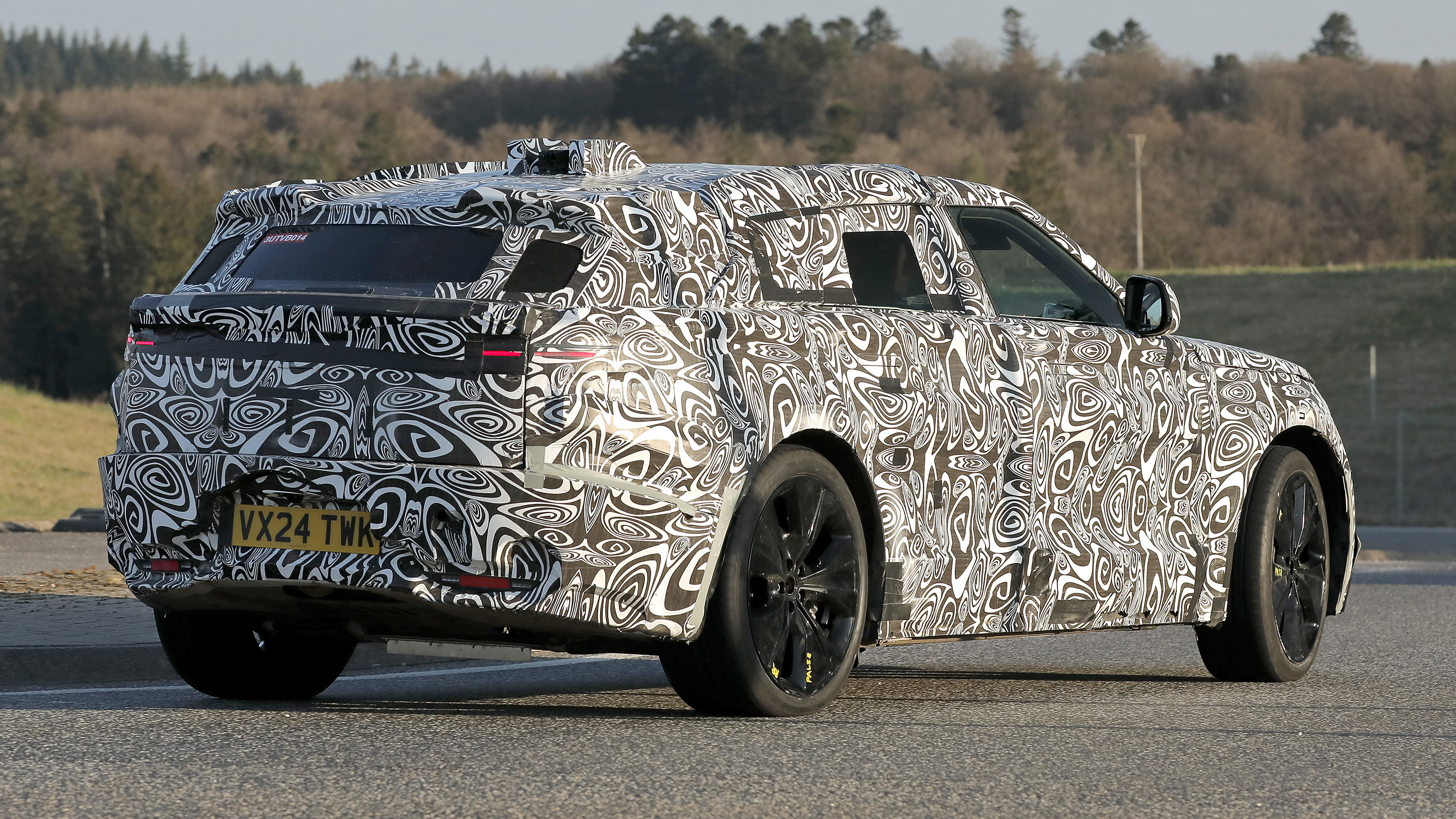 Range Rover Velar EV - spyshot 3