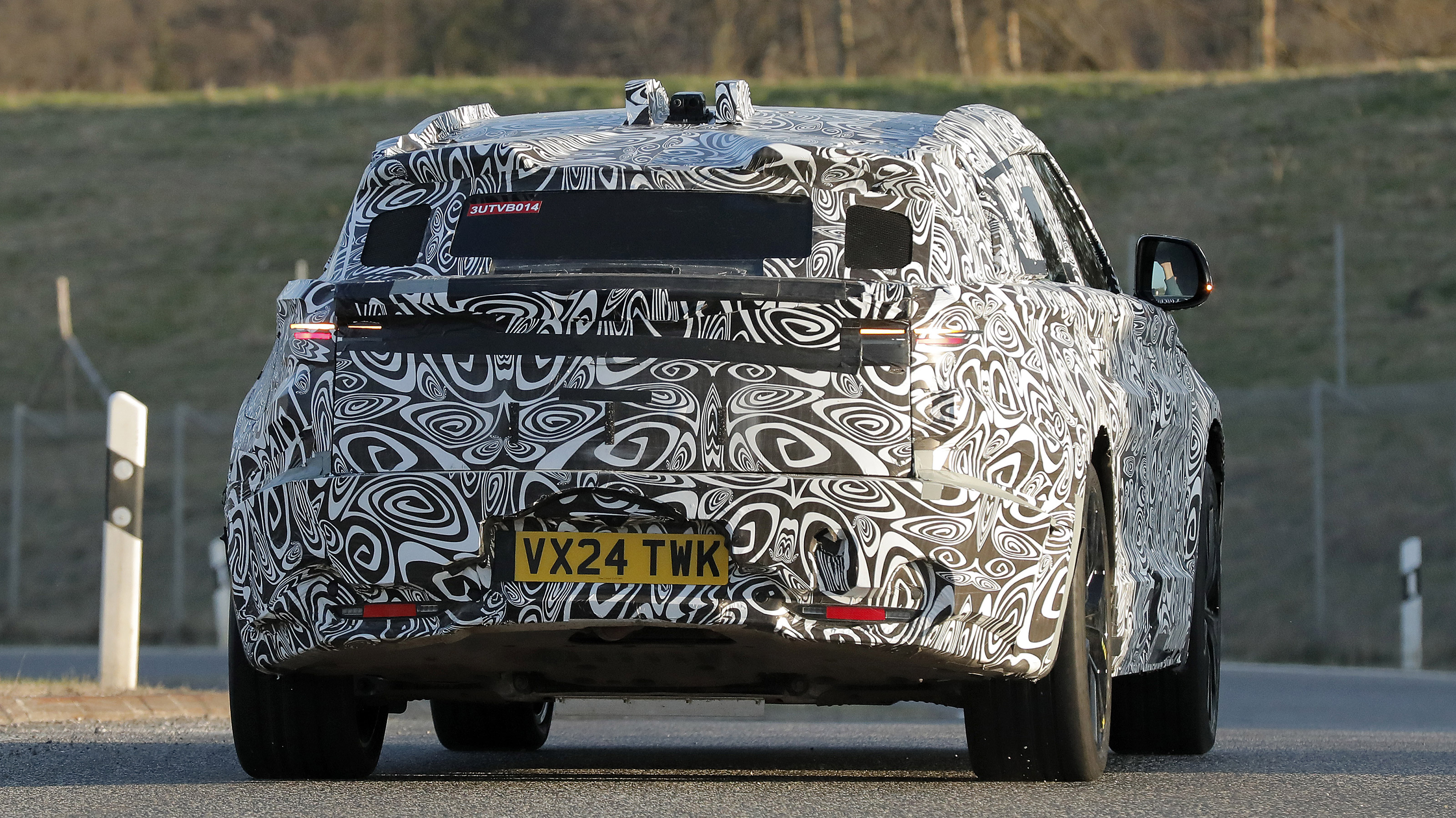Range Rover Velar EV - spyshot 4