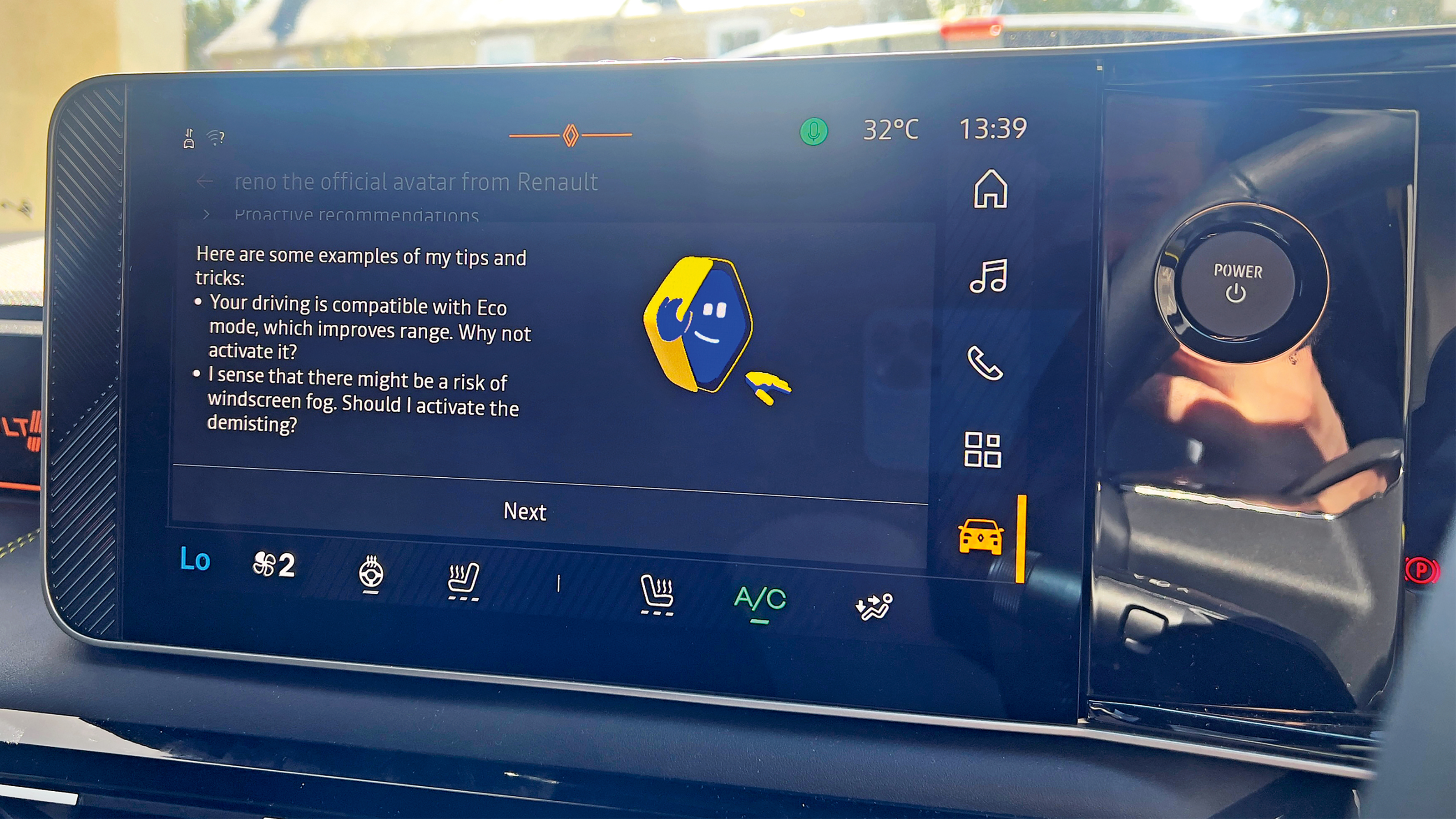 Renault 5 E-Tech Iconic Five long-term - AI screen