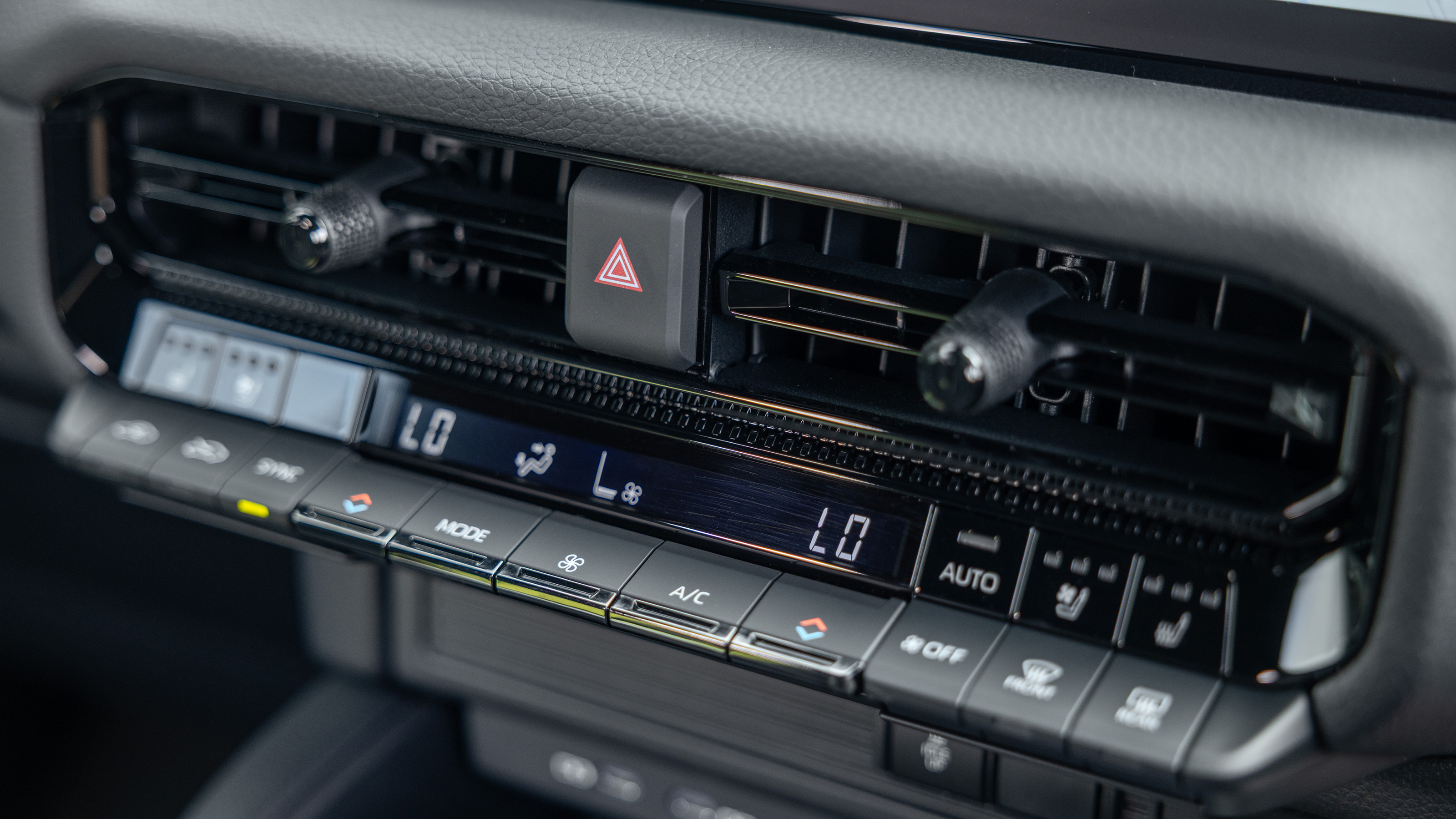 Toyota Land Cruiser Commercial - centre console switchgear
