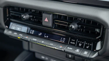 Toyota Land Cruiser Commercial - centre console switchgear