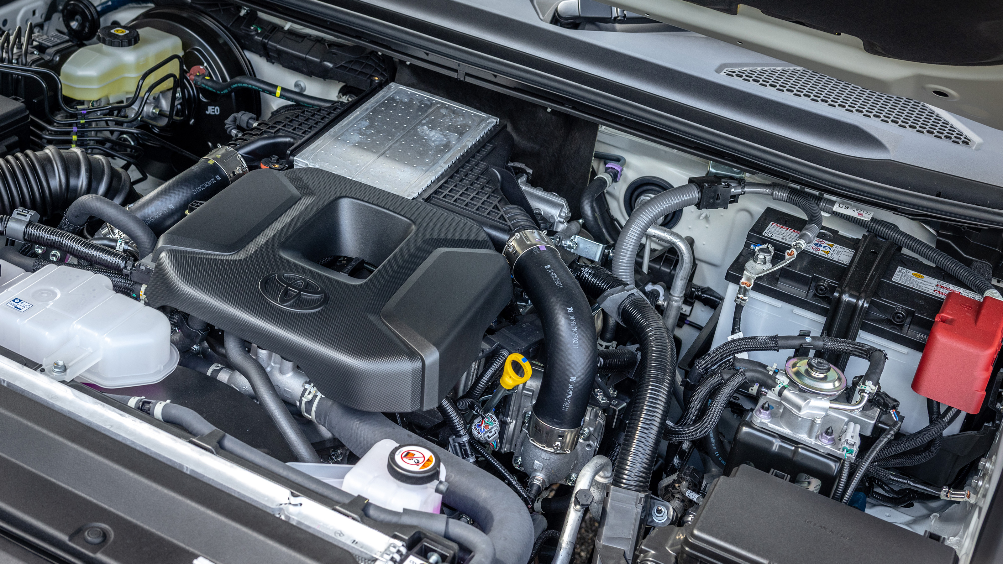 Toyota Land Cruiser Commercial - engine bay