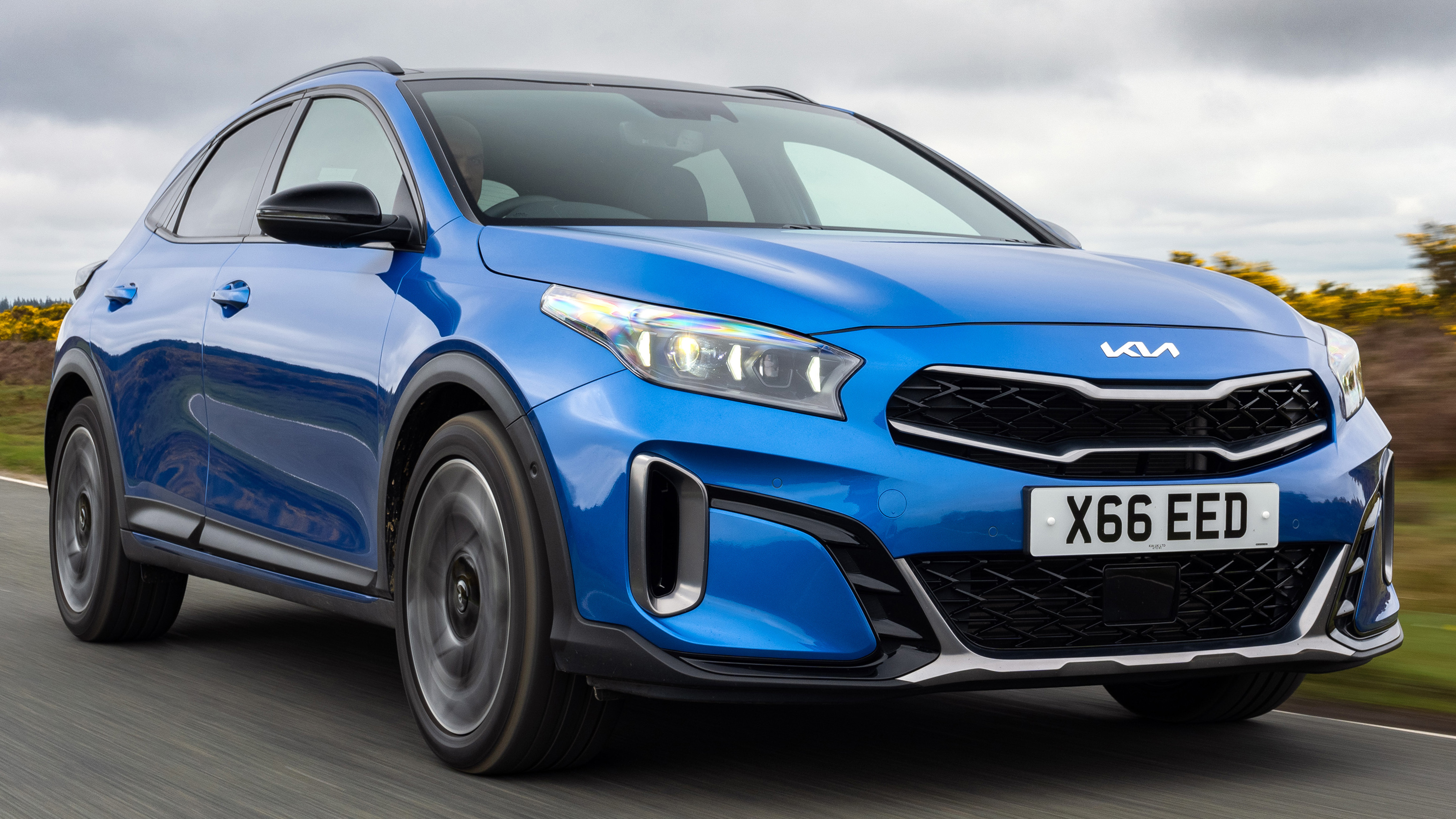 Updated Kia XCeed - dynamic front 3/4
