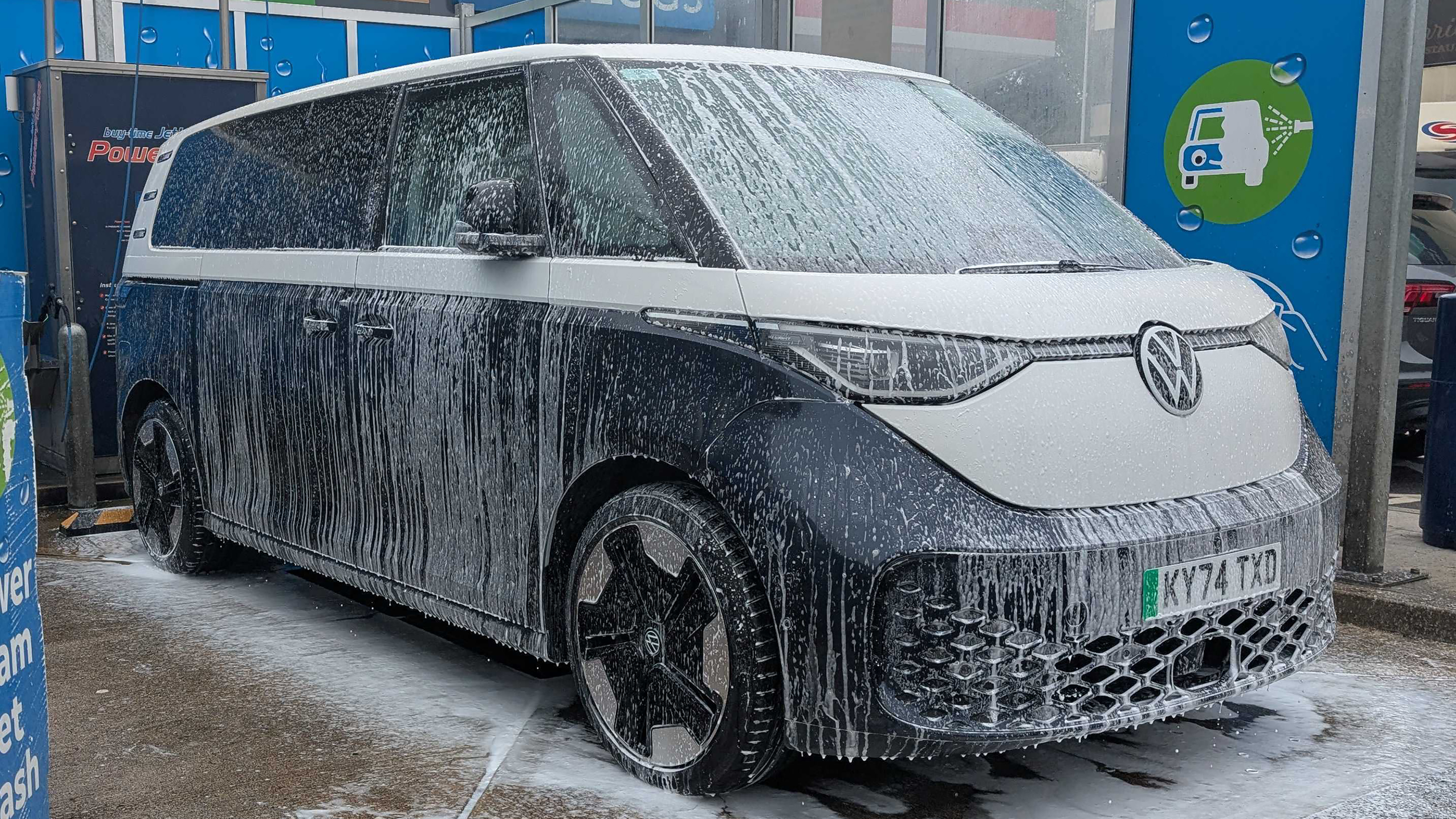 VOLKSWAGEN ID. BUZZ LWB fleetwatch - car wash