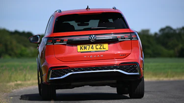 Volkswagen Tiguan R-Line 2.0 TSI 4Motion - rear cornering