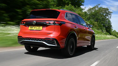 Volkswagen Tiguan R-Line 2.0 TSI 4Motion - rear tracking