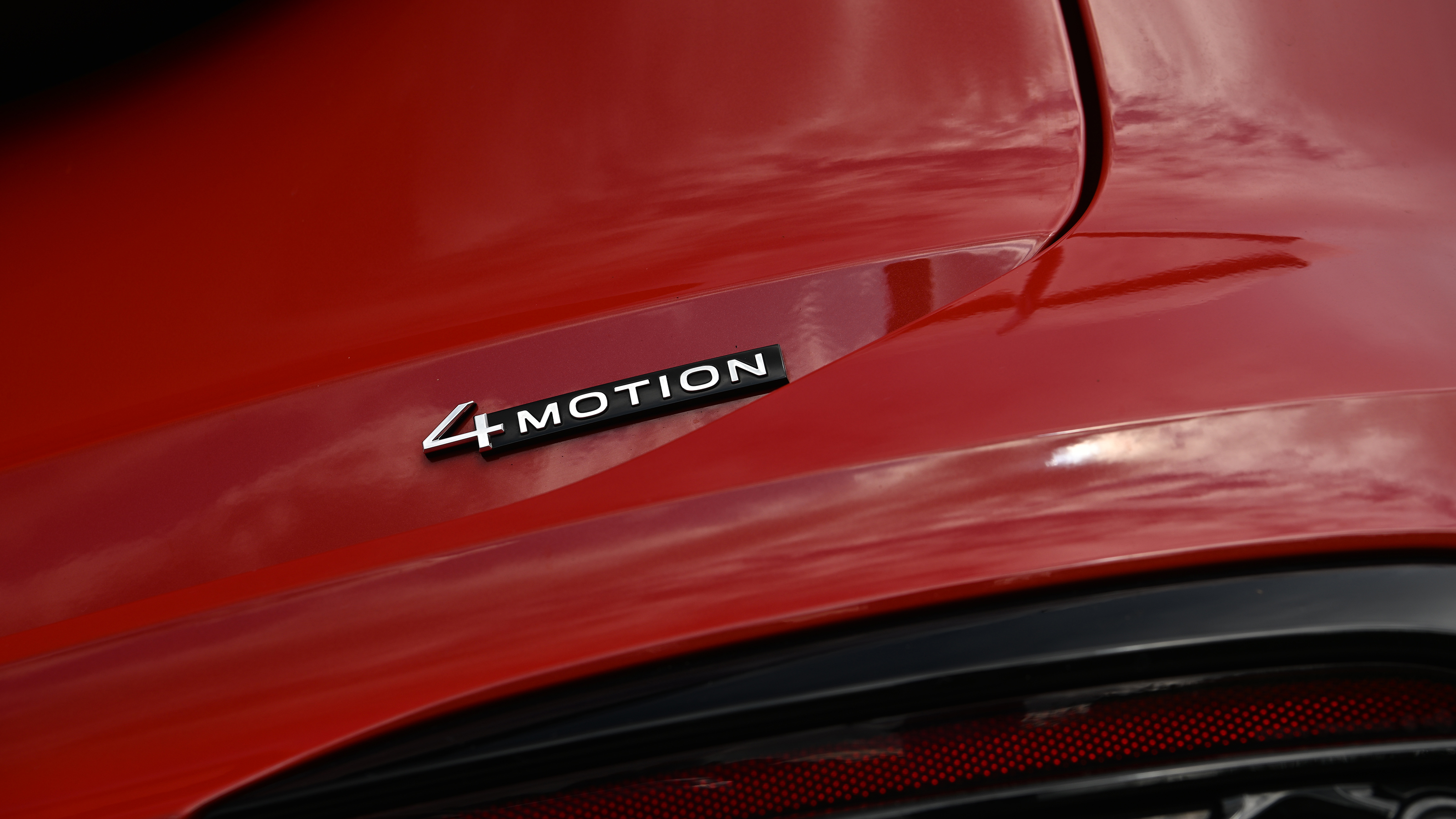 Volkswagen Tiguan R-Line 2.0 TSI 4Motion - '4Motion' badge