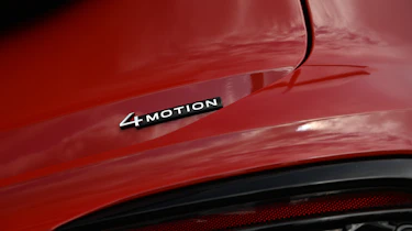 Volkswagen Tiguan R-Line 2.0 TSI 4Motion - '4Motion' badge
