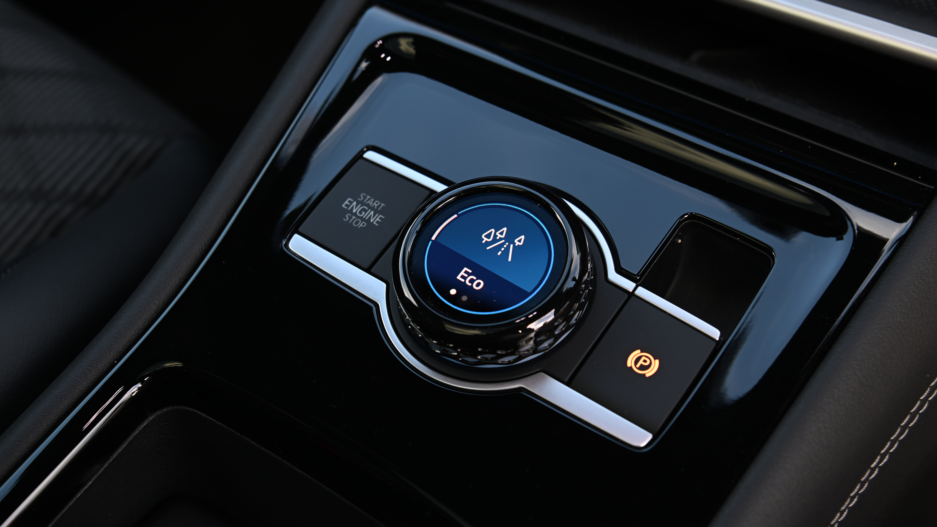 Volkswagen Tiguan R-Line 2.0 TSI 4Motion - centre console switchgear
