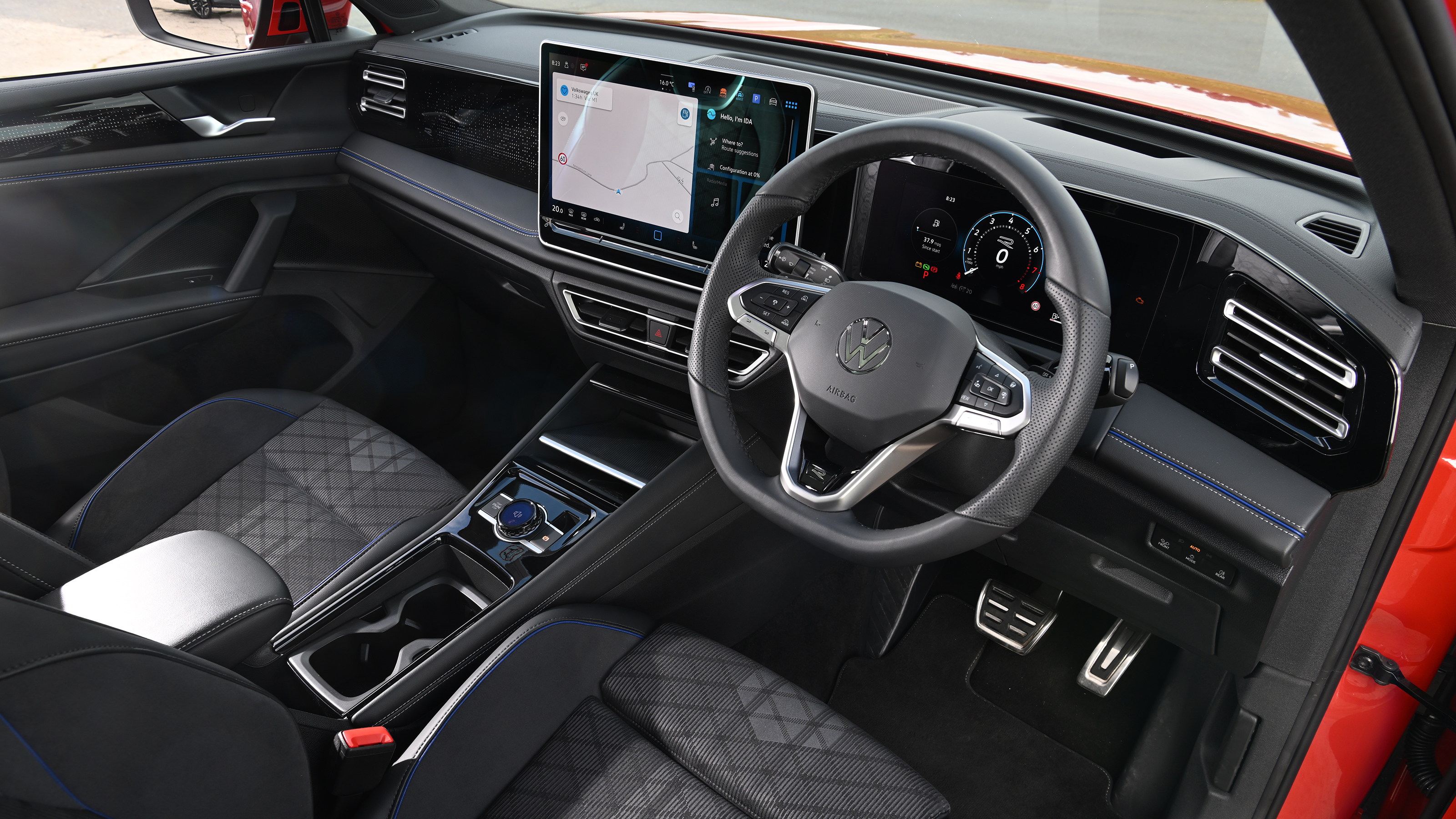 Volkswagen Tiguan R-Line 2.0 TSI 4Motion - dashboard