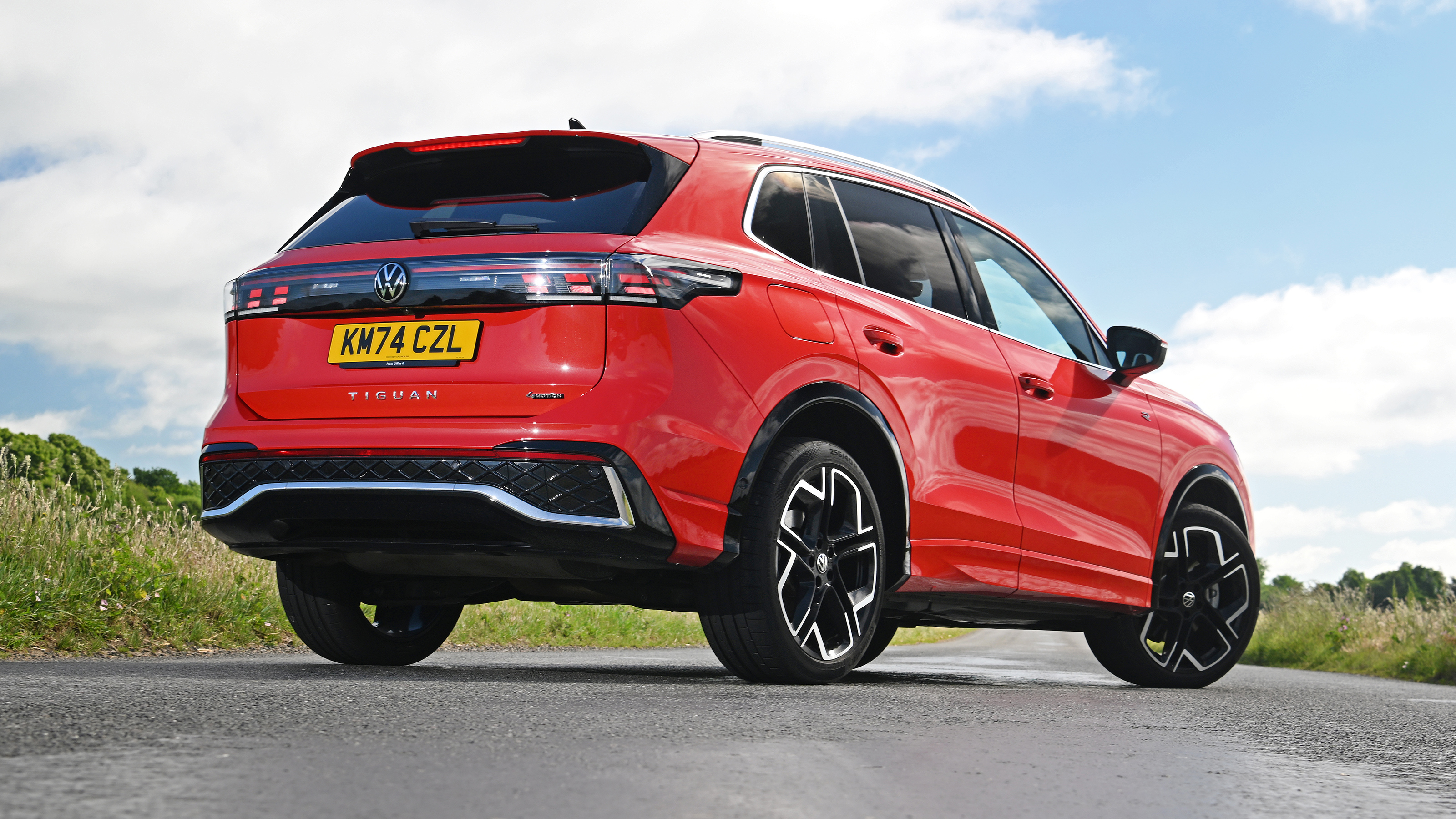 Volkswagen Tiguan R-Line 2.0 TSI 4Motion - rear static