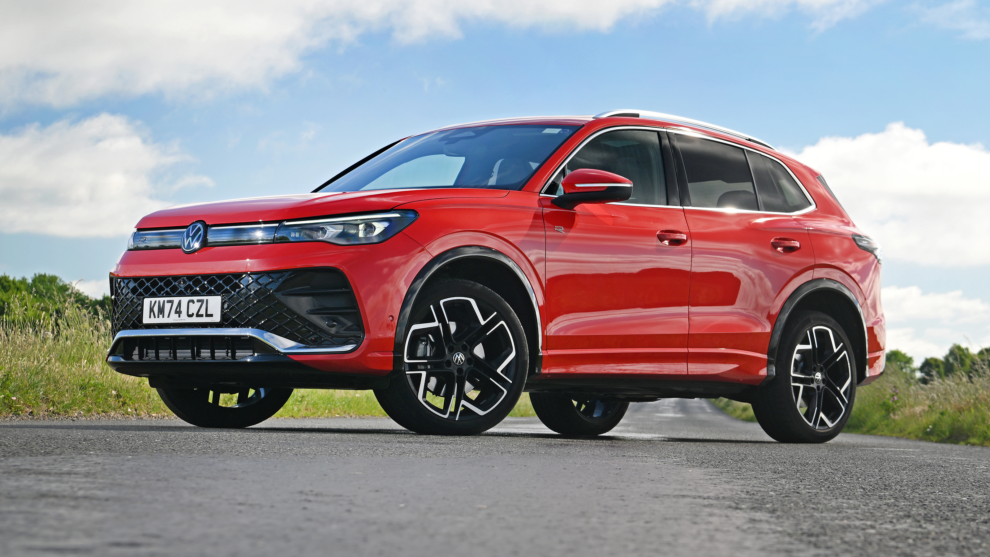 Volkswagen Tiguan R-Line 2.0 TSI 4Motion - front static