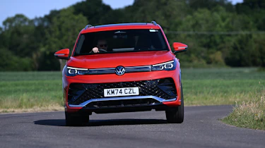 Volkswagen Tiguan R-Line 2.0 TSI 4Motion - front cornering