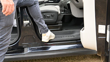 Volkswagen ID. Buzz LWB - entry step