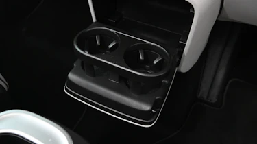 Volkswagen ID. Buzz LWB - rear cupholders