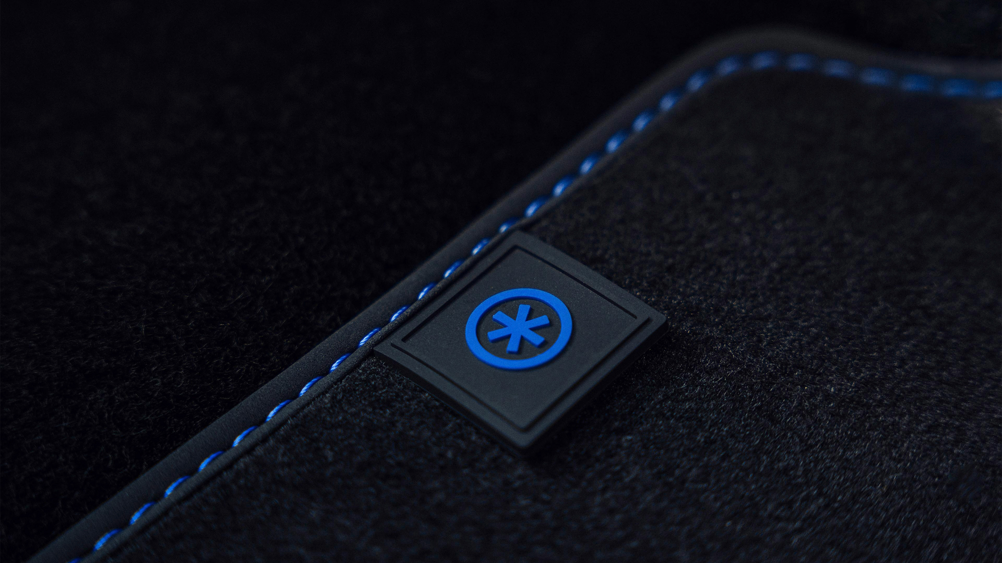 Volkswagen ID.3 GTX Fire &amp; Ice edition - blue embroidery