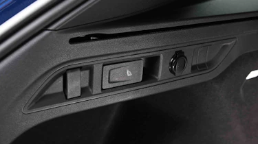 Volkswagen Passat - rear seat folding quick release lever