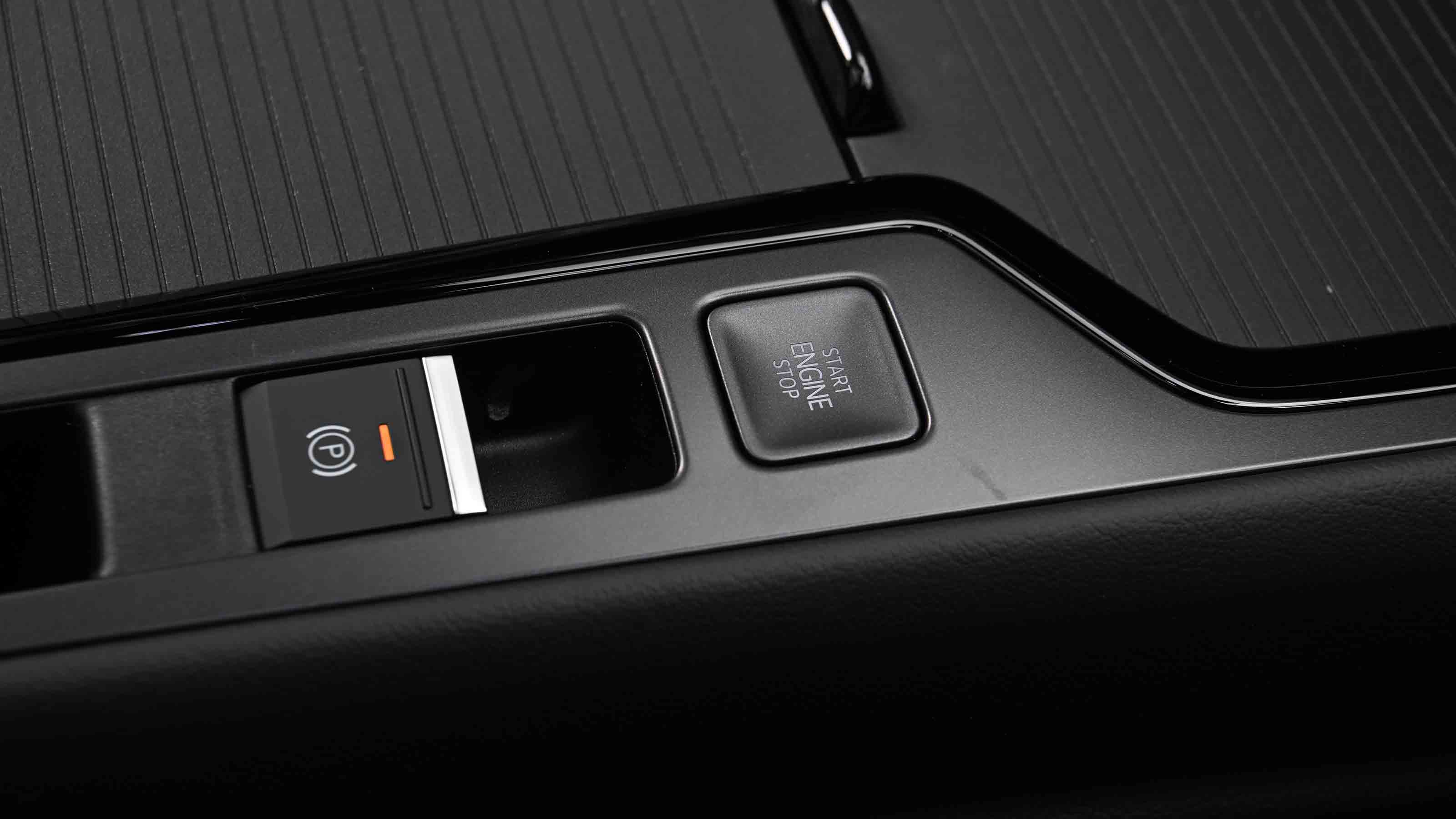 Volkswagen Passat - engine start stop button