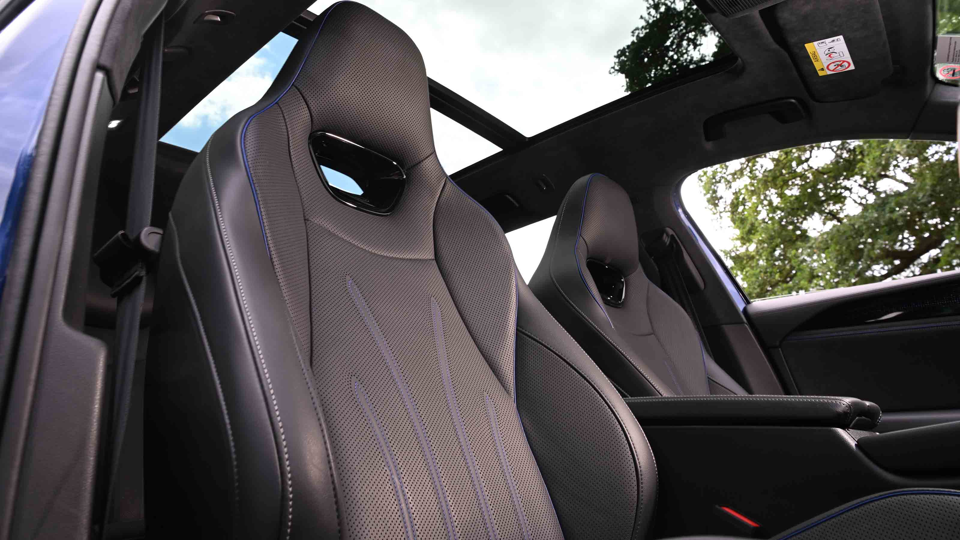 Volkswagen Passat - front seats