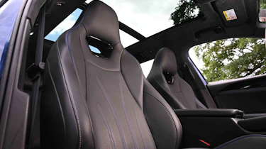 Volkswagen Passat - front seats