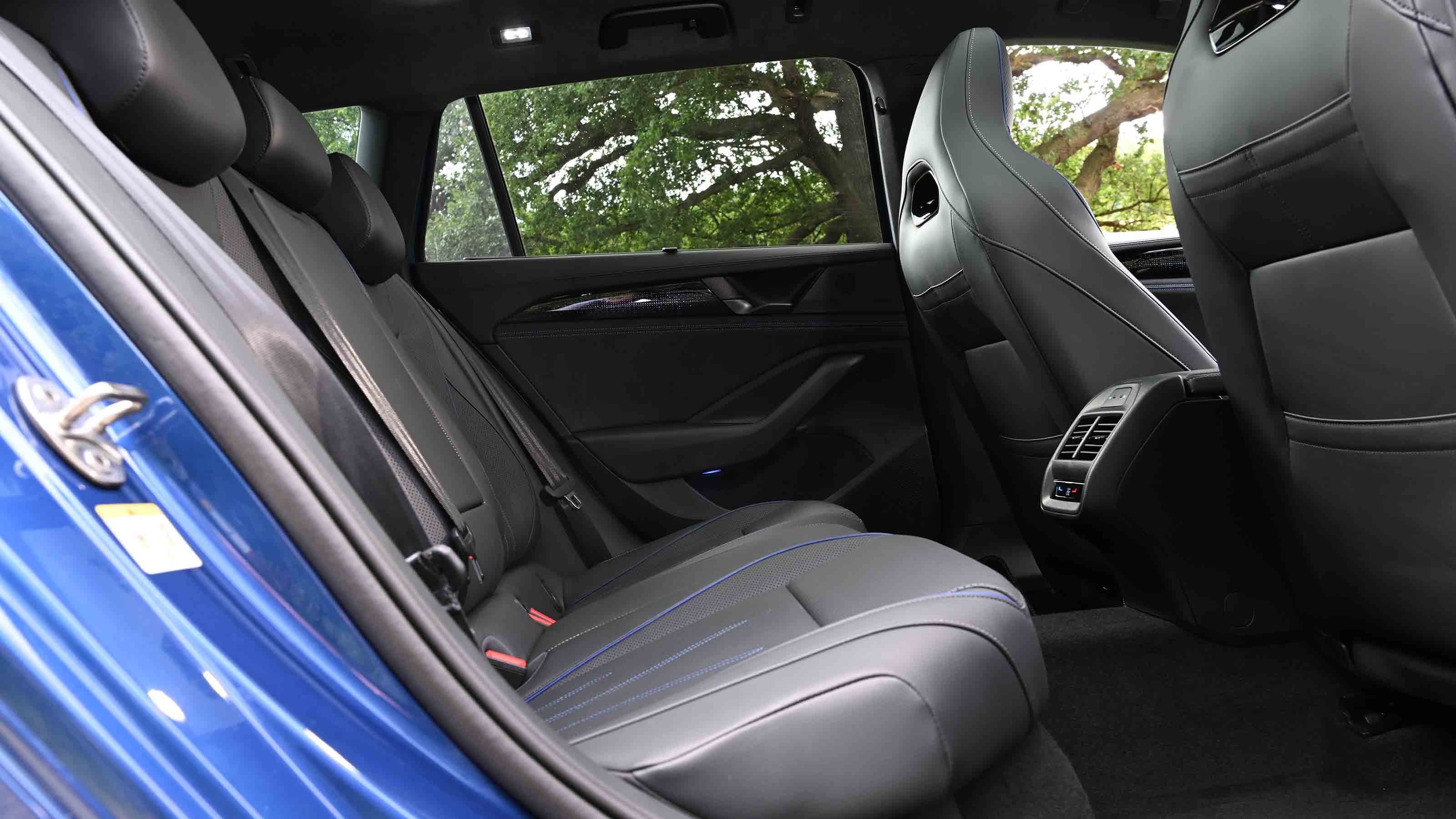 Volkswagen Passat - rear seats