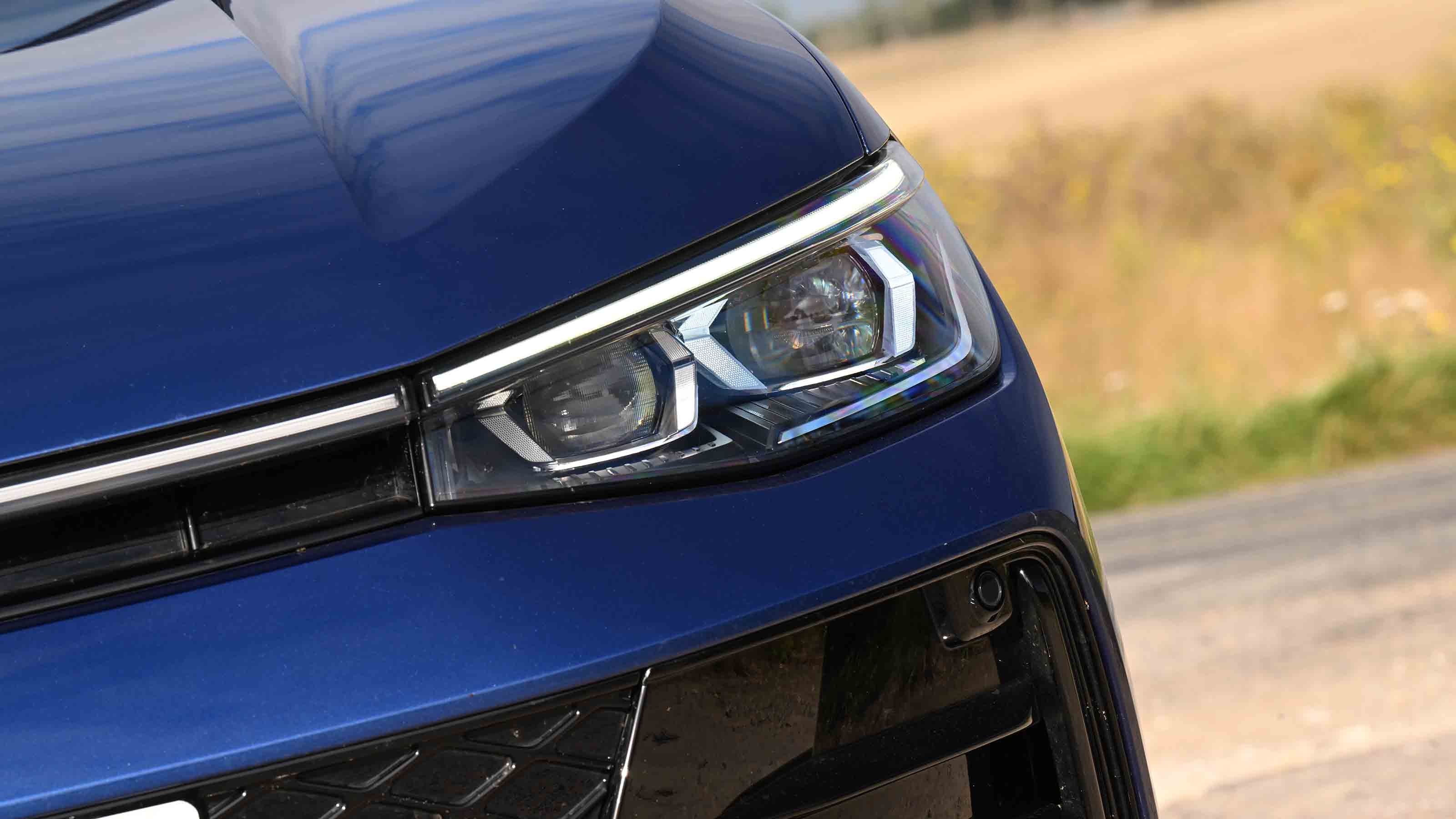 Volkswagen Passat - headlight detail
