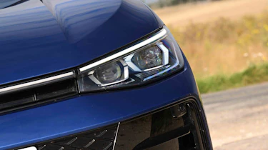 Volkswagen Passat - headlight detail