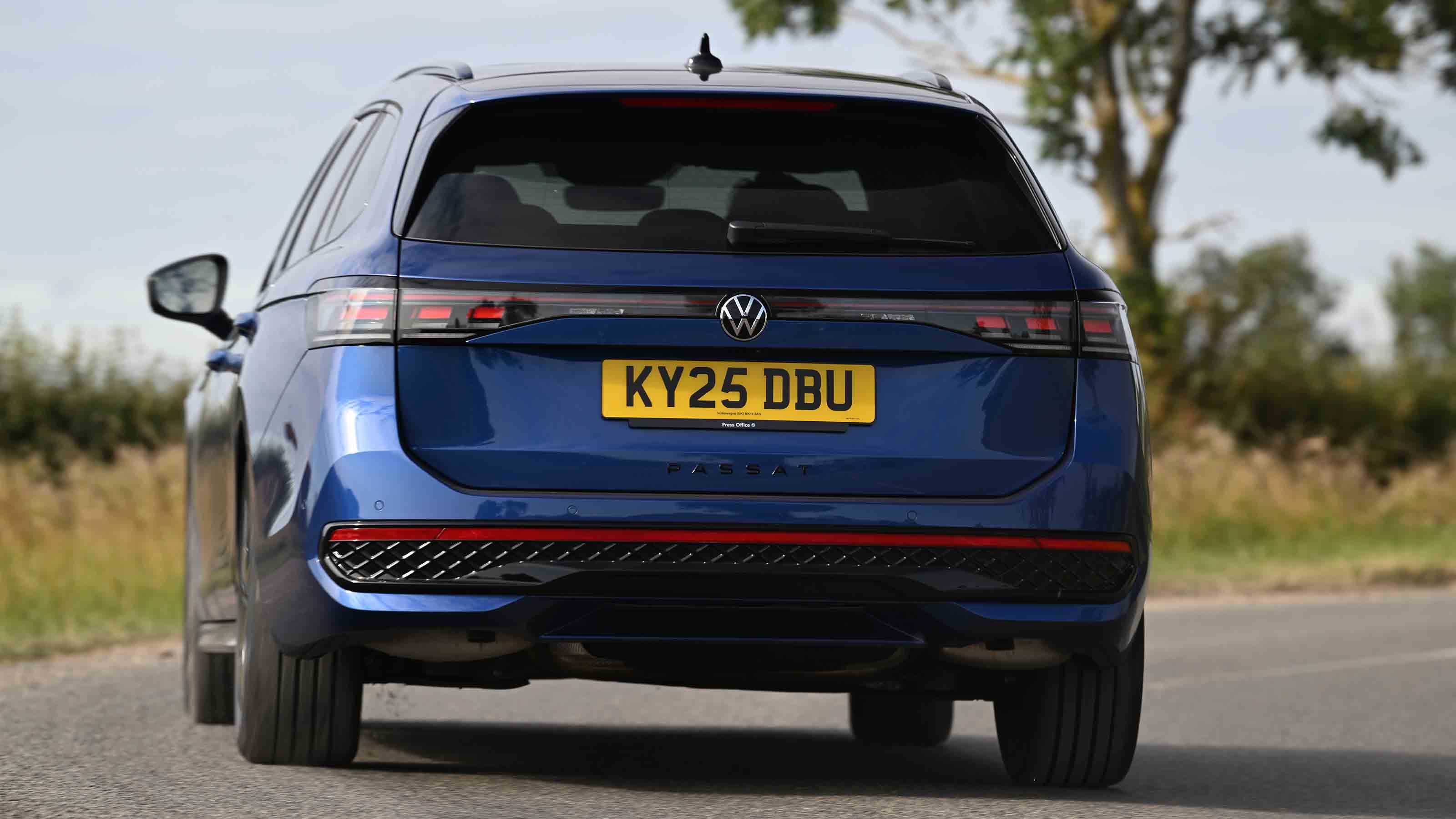 Volkswagen Passat - rear full width