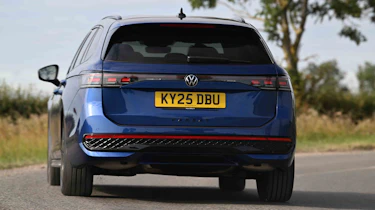 Volkswagen Passat - rear full width