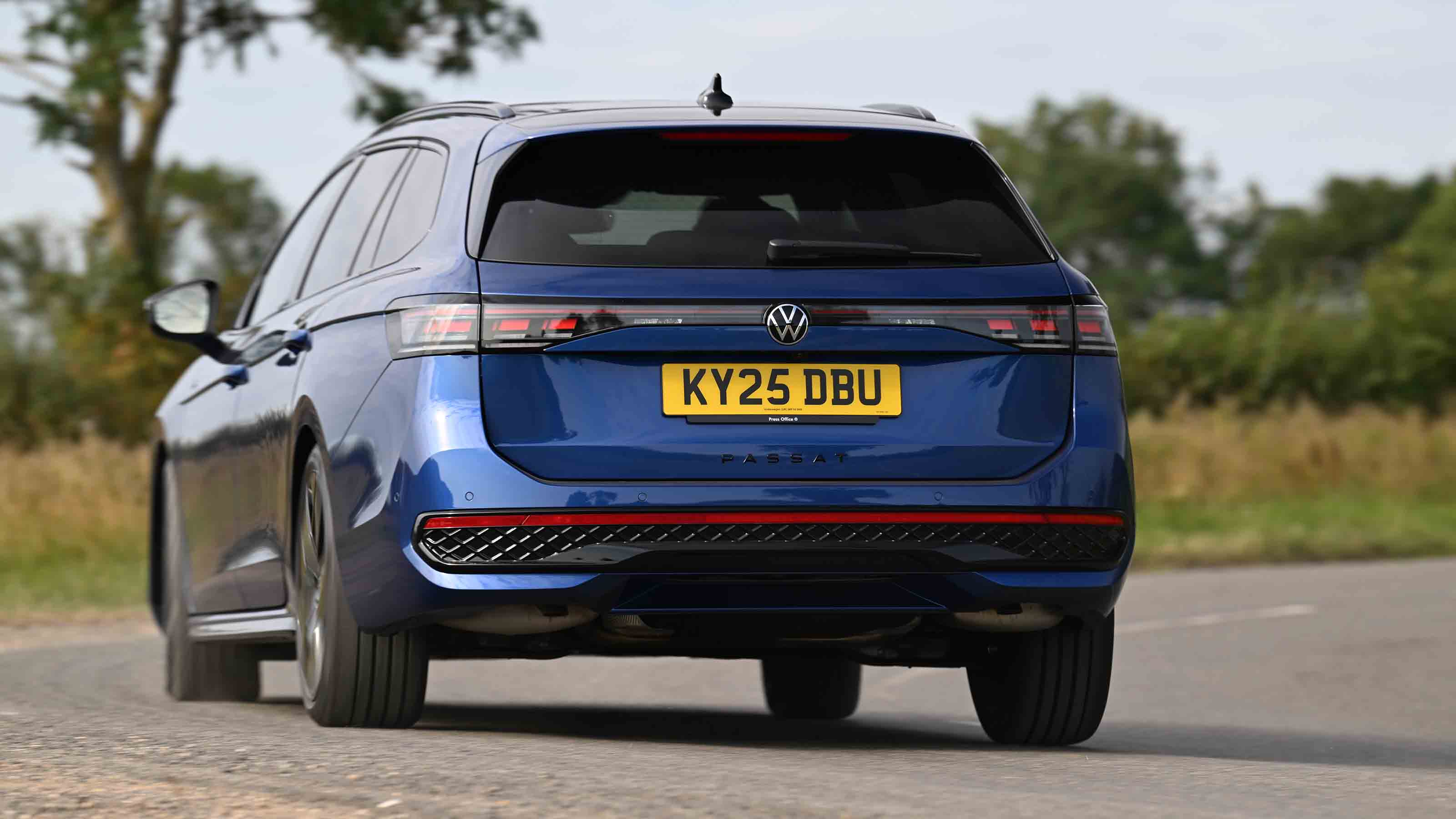 Volkswagen Passat - rear cornering