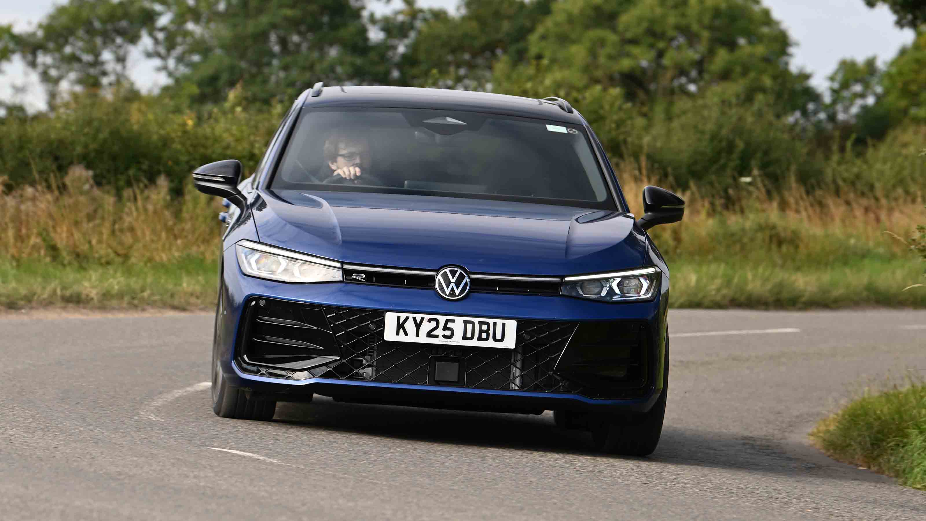 Volkswagen Passat - front full width