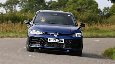 Volkswagen Passat - front full width