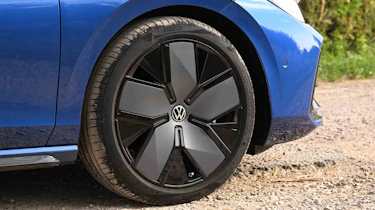 Volkswagen Passat - 19in 'Leeds' alloy wheel detail