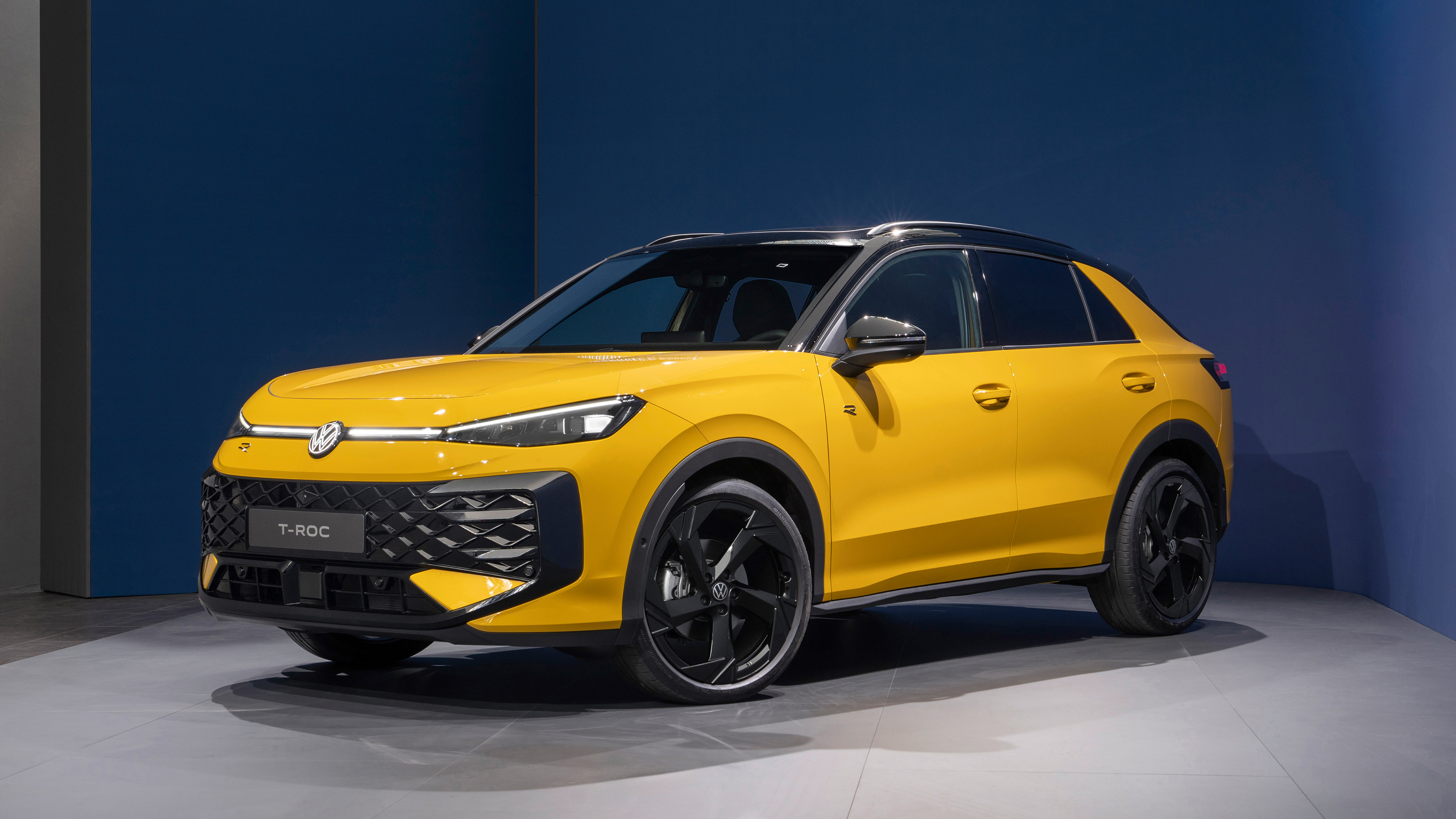 2025 Volkswagen T-Roc studio - front 