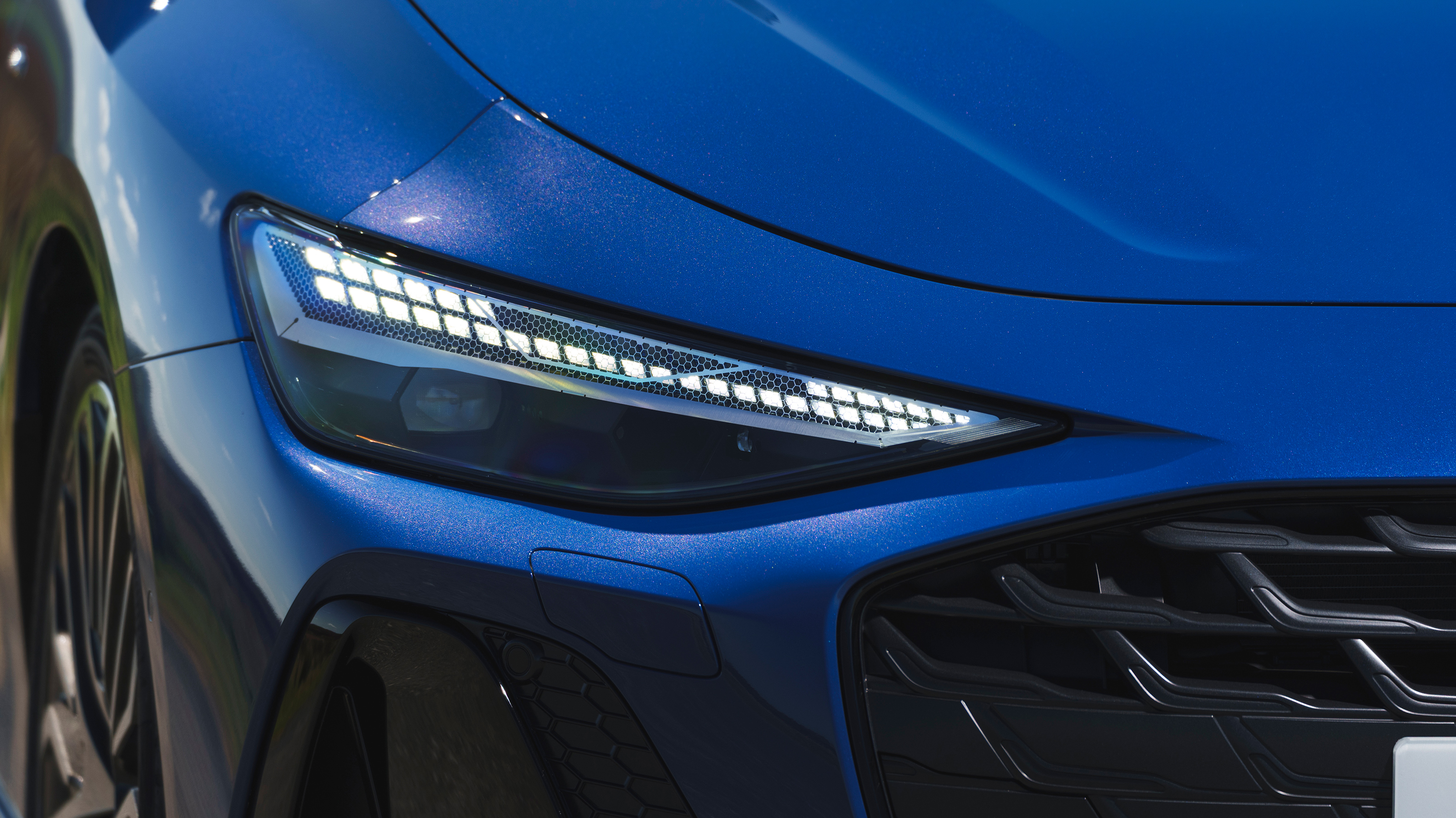 Audi A6 Avant Launch Edition - headlight