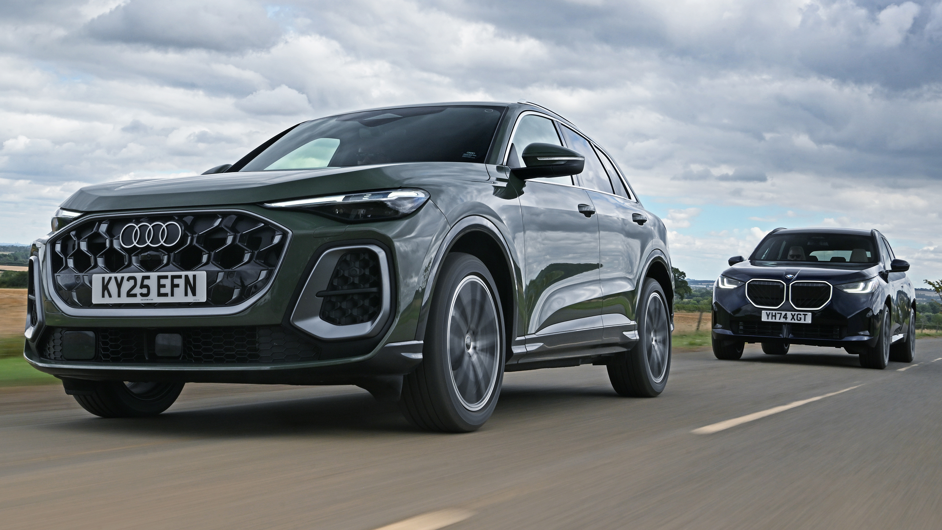 Audi Q5 vs BMW X3 - front tracking