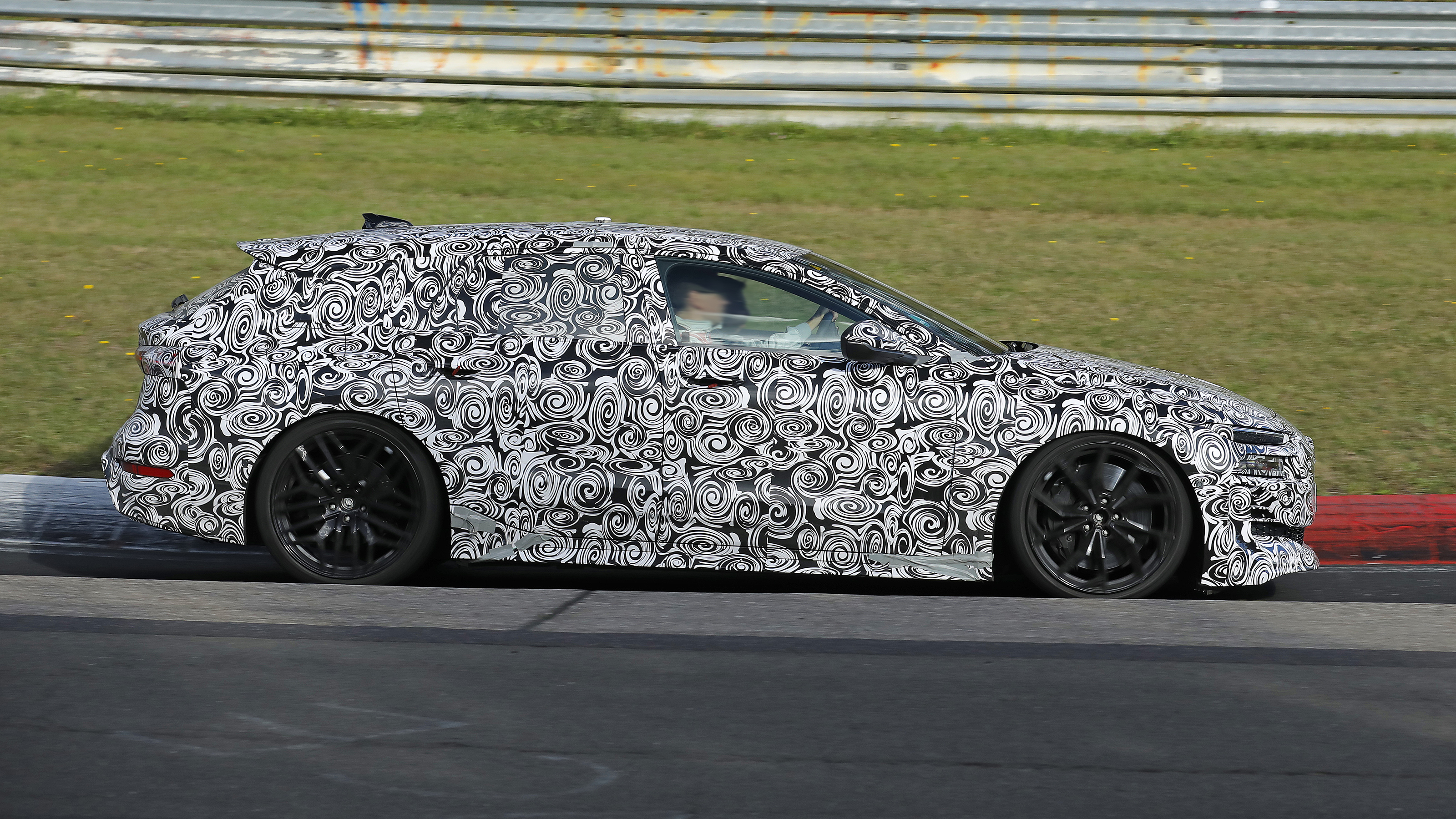 Audi S6 e-tron (camouflaged) - side action