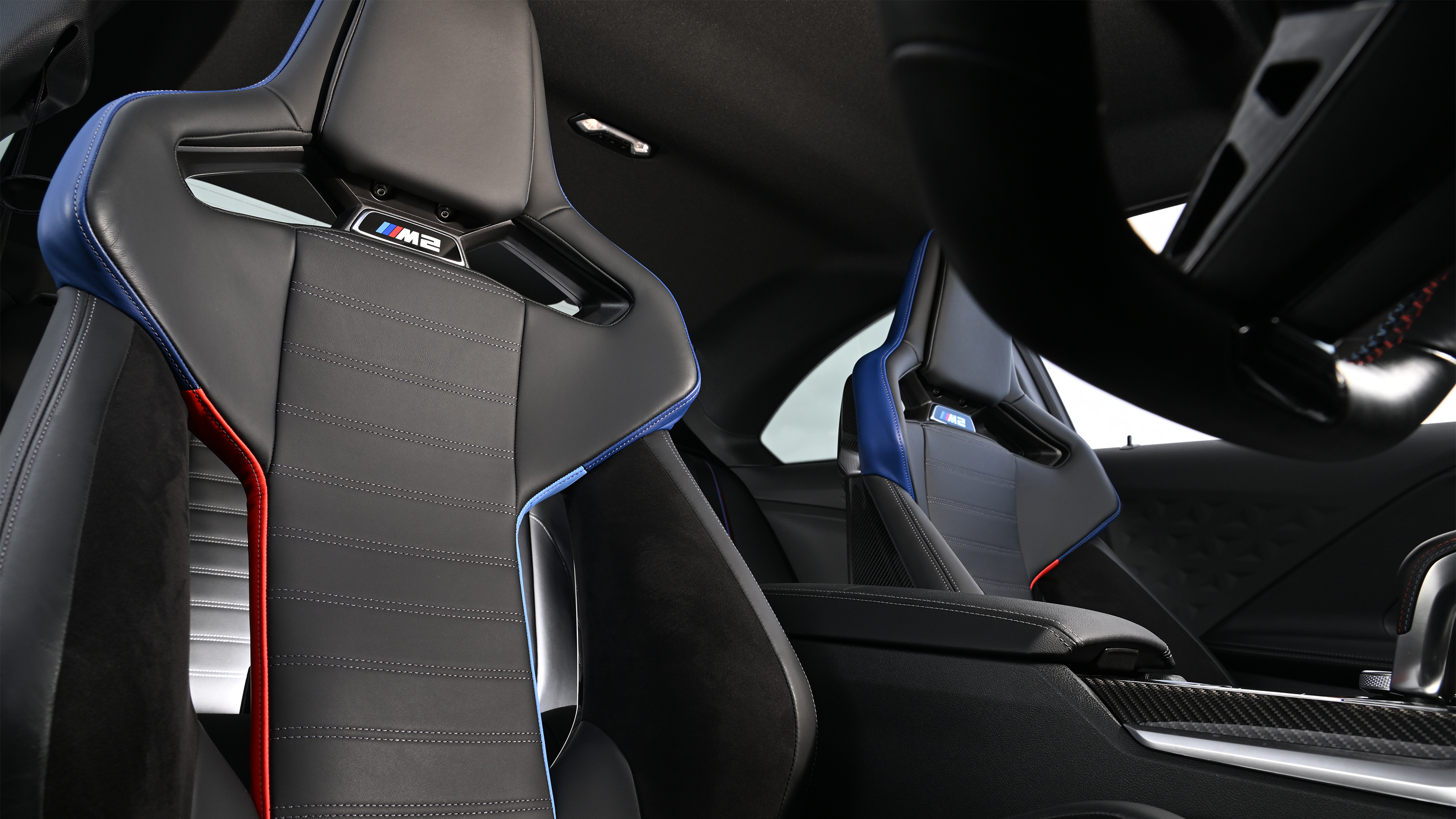 BMW M2 - front seats