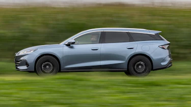 BYD Seal 6 Touring - side action