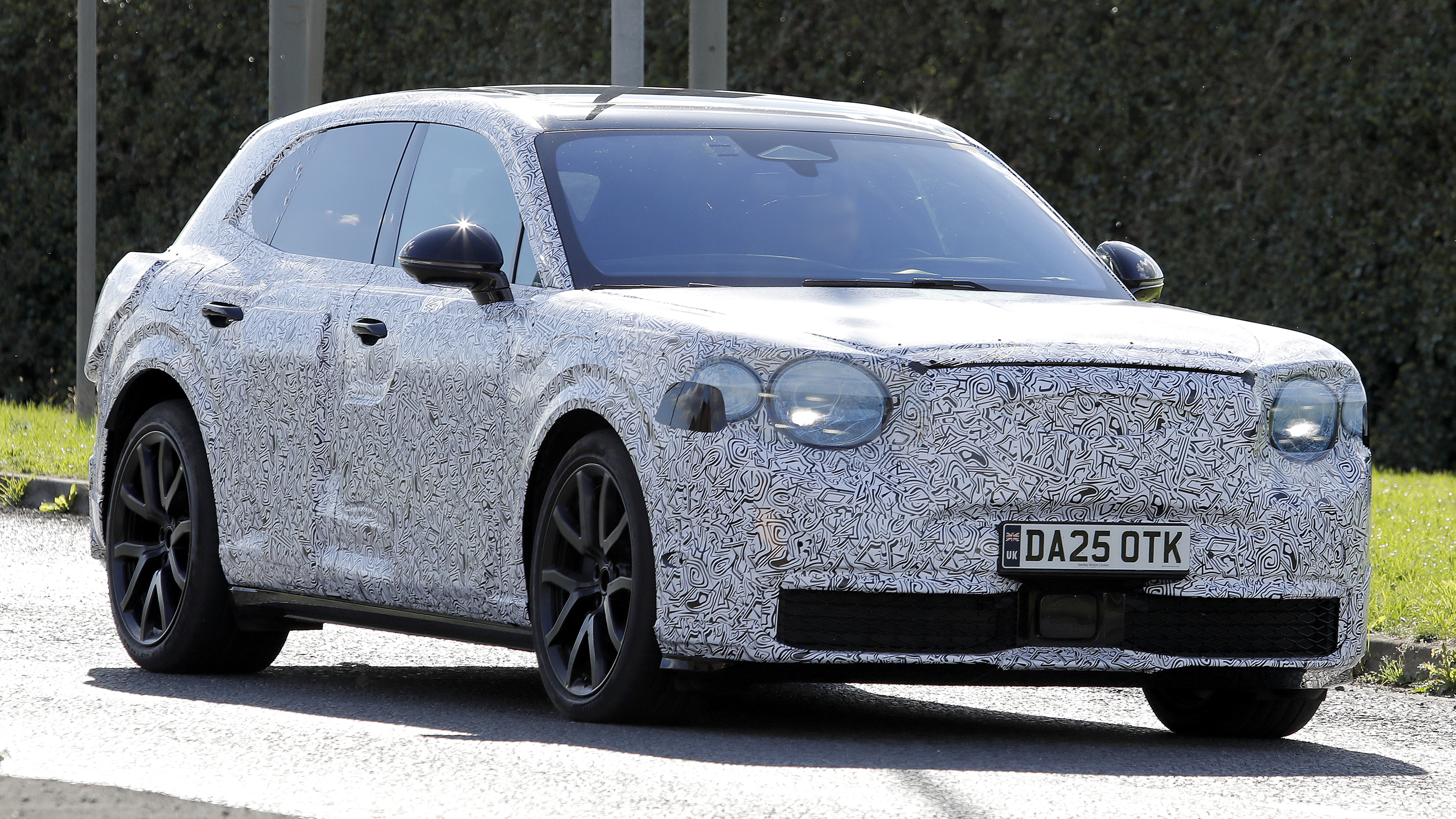 Bentley Urban SUV - front 3/4