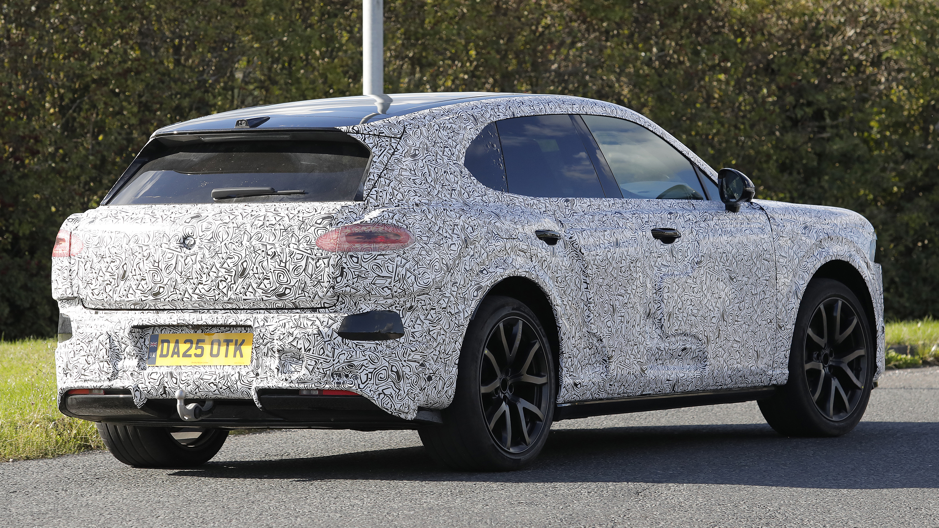 Bentley Urban SUV - rear 3/4