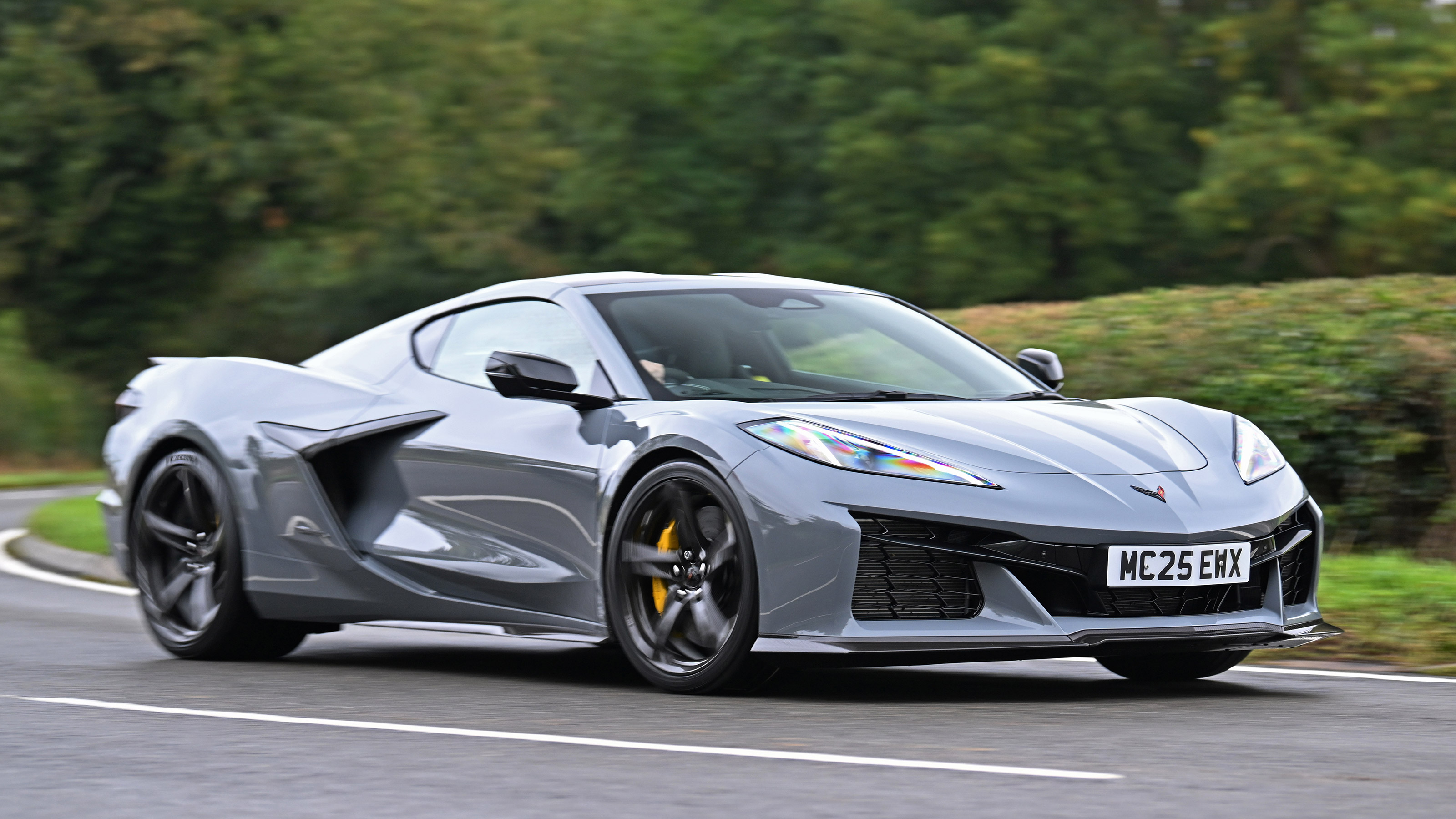 Corvette E-Ray - front
