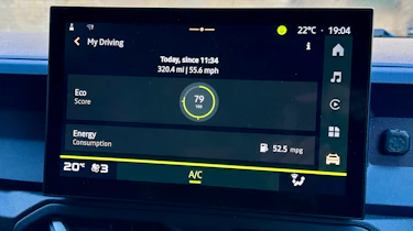 Dacia Duster Journey Hybrid long-term - infotainment screen
