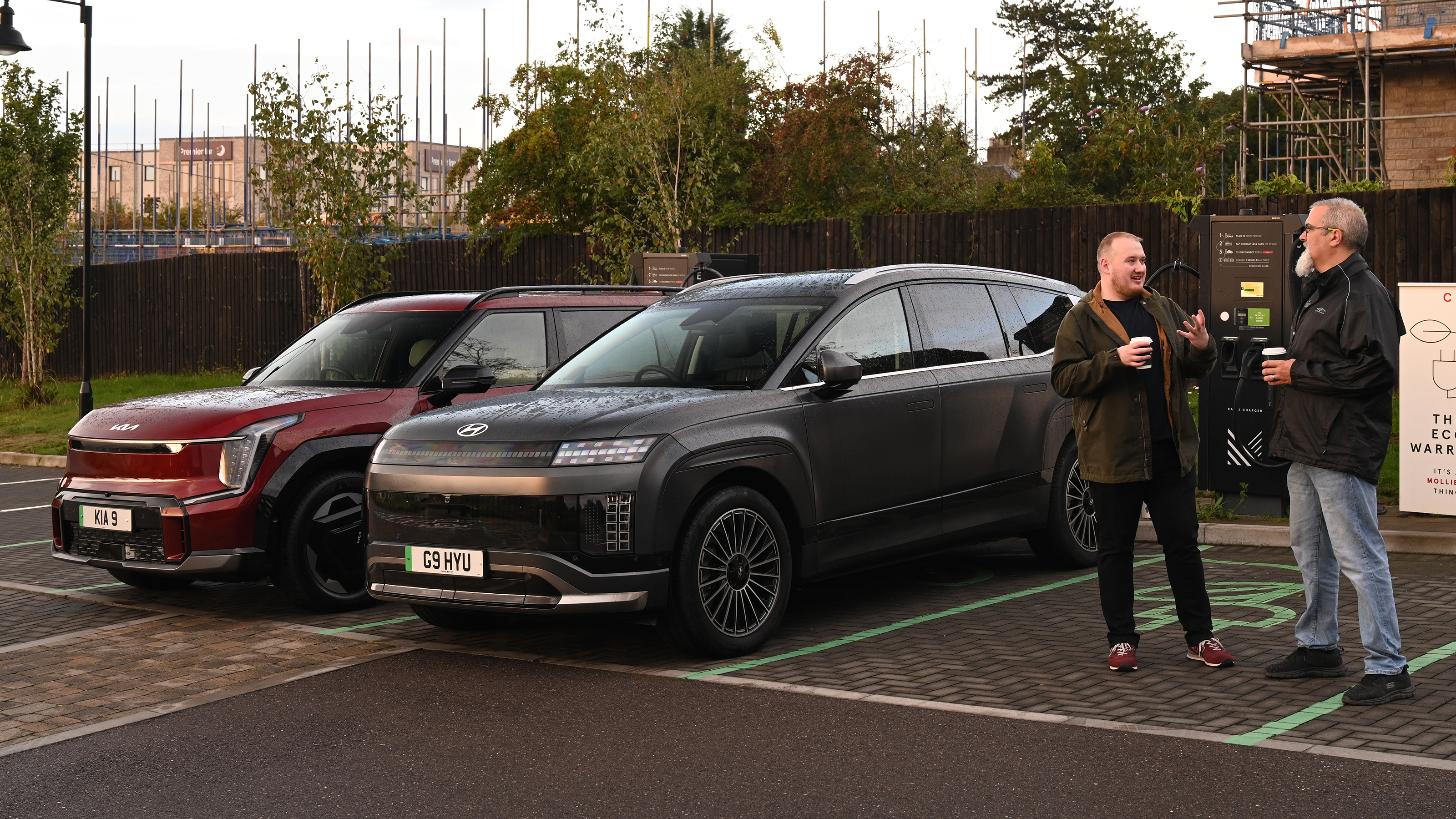 EV tow test - Kia and Hyundai parked