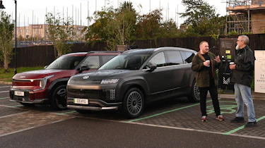 EV tow test - Kia and Hyundai parked