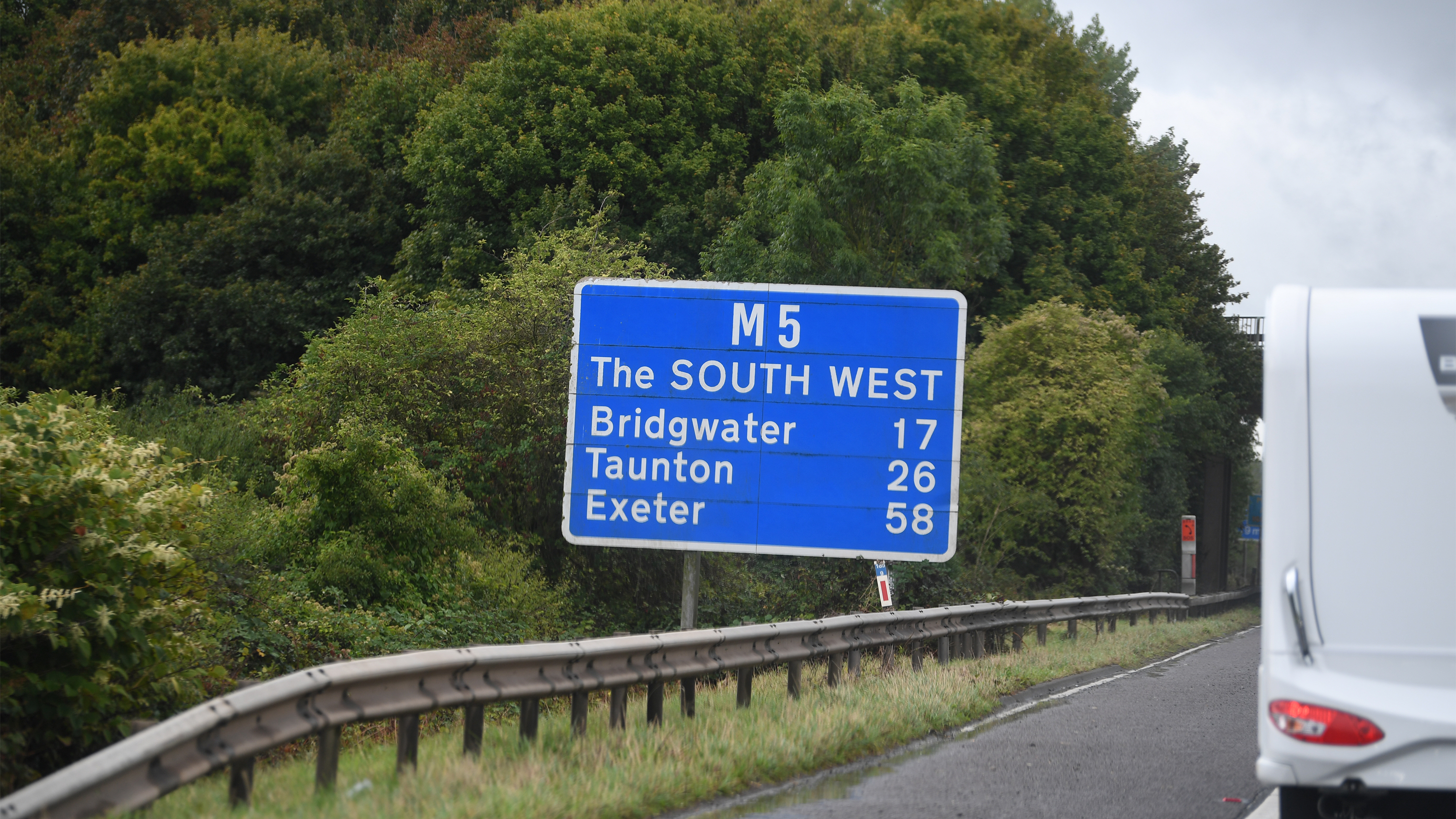 EV tow test - M5 road sign