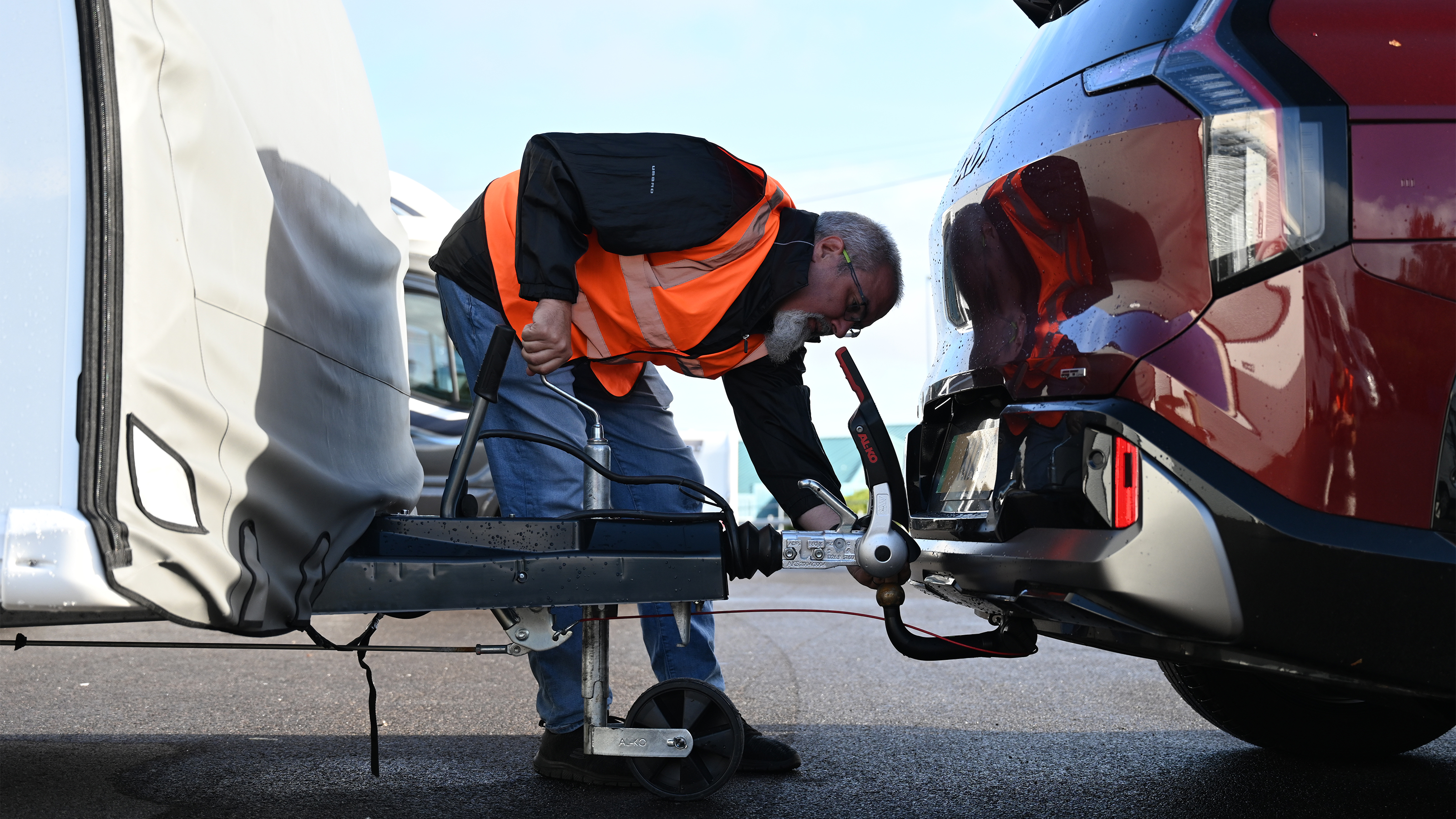 EV tow test - fitting caravan to Kia